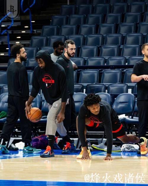 全神贯注！火箭官媒晒众球员赛前训练照：是时候动真格了