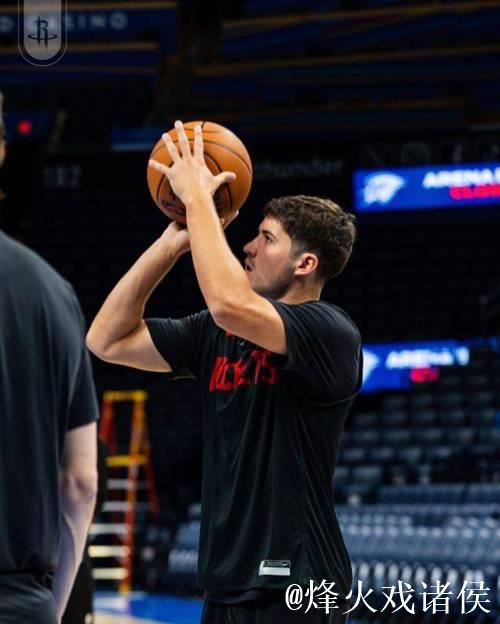 全神贯注！火箭官媒晒众球员赛前训练照：是时候动真格了